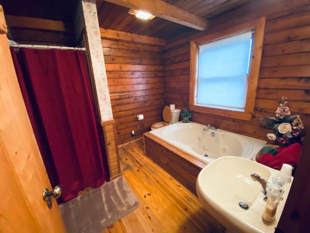 Cozy Cabin At Bear Mountain Log Cabins Eureka Springs Exterior photo